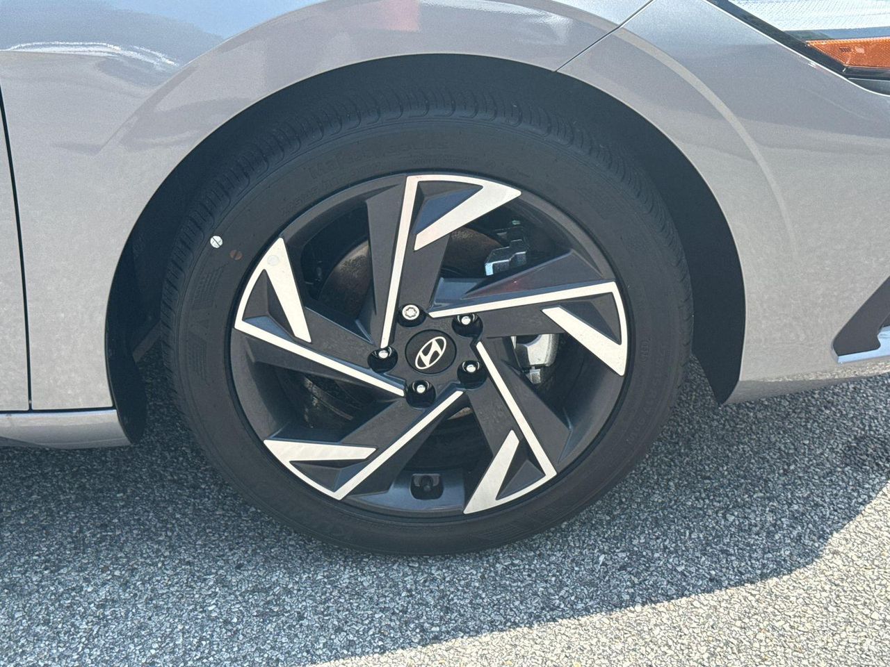 2025 Hyundai Elantra SEL Sport photo 11