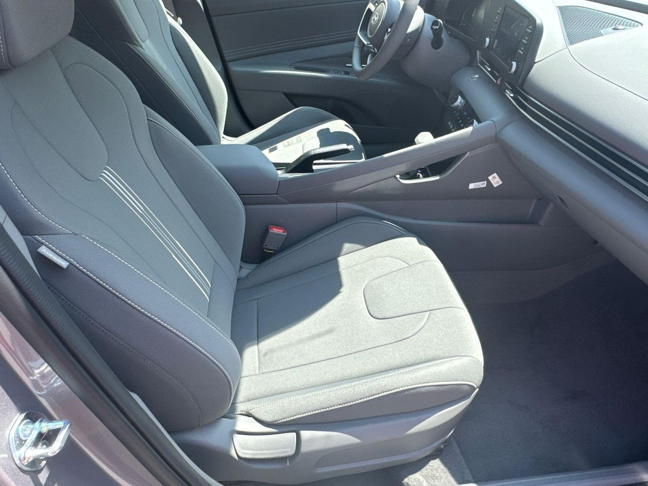2025 Hyundai Elantra SEL Sport photo 12