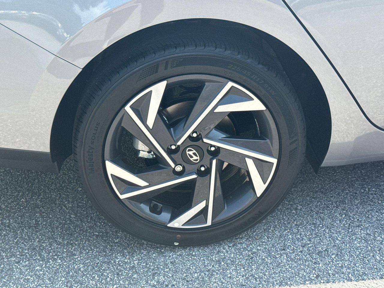 2025 Hyundai Elantra SEL Sport photo 14