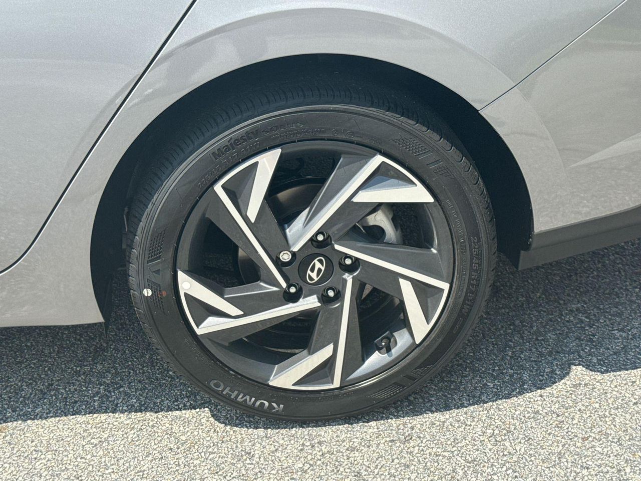 2025 Hyundai Elantra SEL Sport photo 16