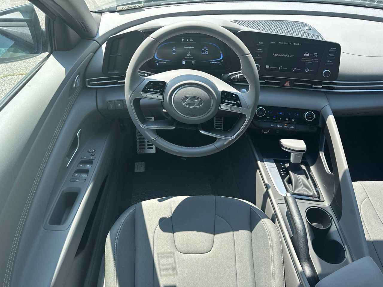 2025 Hyundai Elantra SEL Sport photo 19
