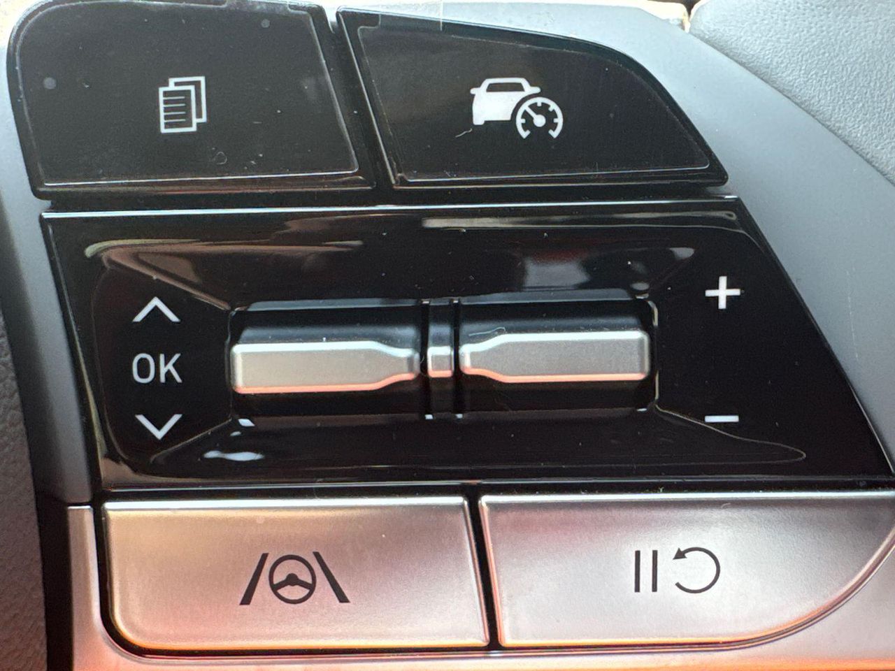 2025 Hyundai Elantra SEL Sport photo 22