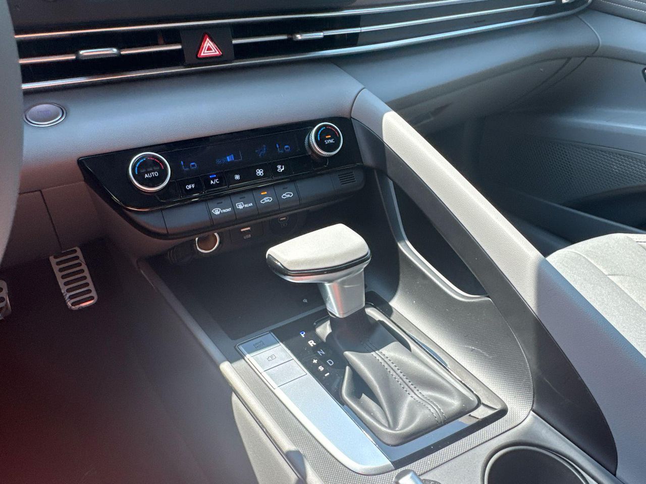 2025 Hyundai Elantra SEL Sport photo 24