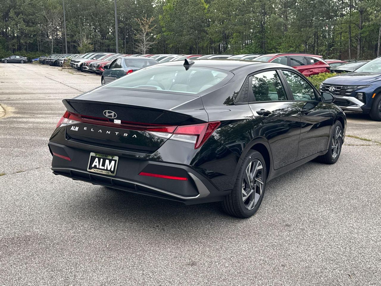 2025 Hyundai Elantra SEL Sport photo 2