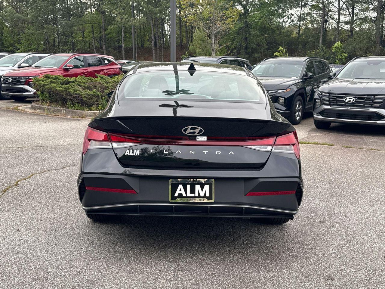 2025 Hyundai Elantra SEL Sport photo 3