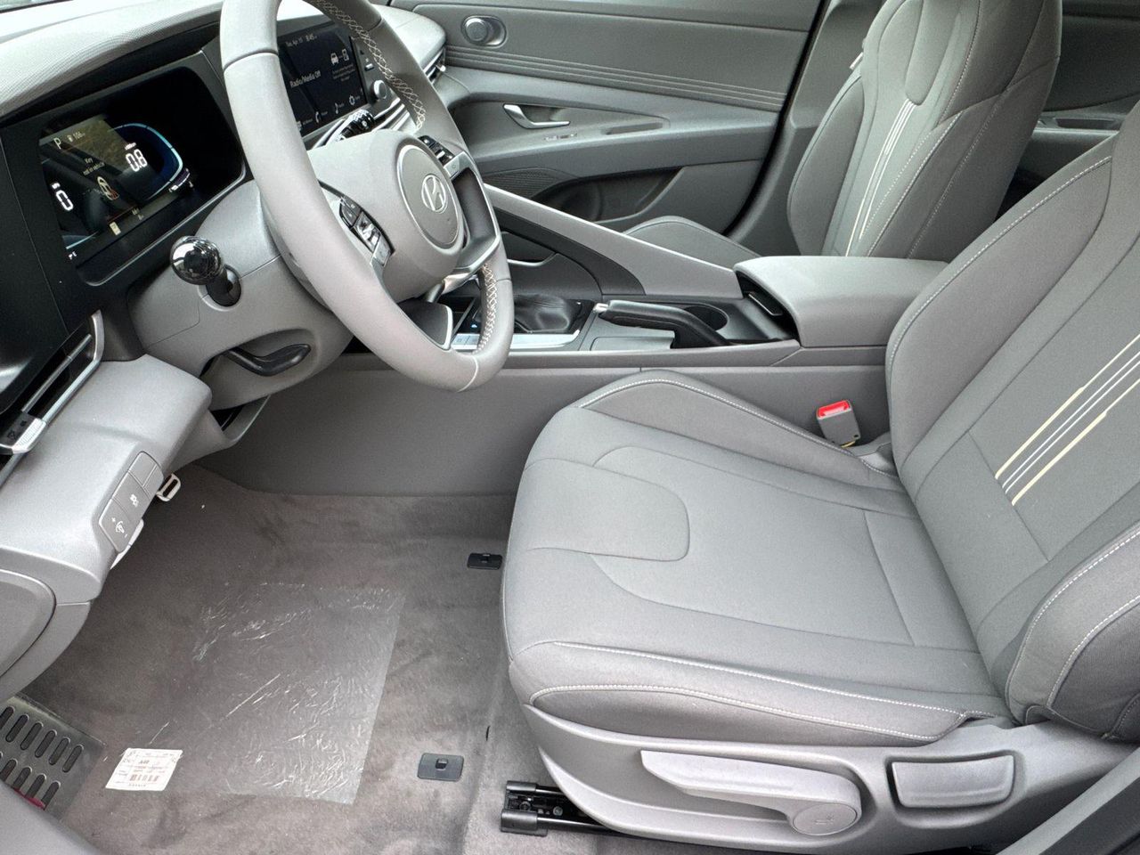 2025 Hyundai Elantra SEL Sport photo 6