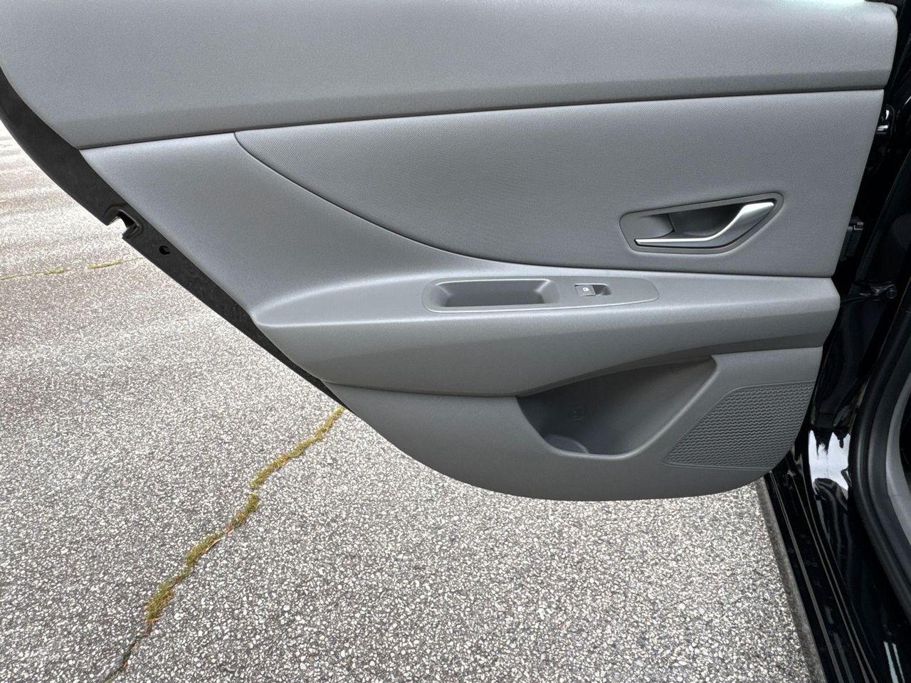 2025 Hyundai Elantra SEL Sport photo 18