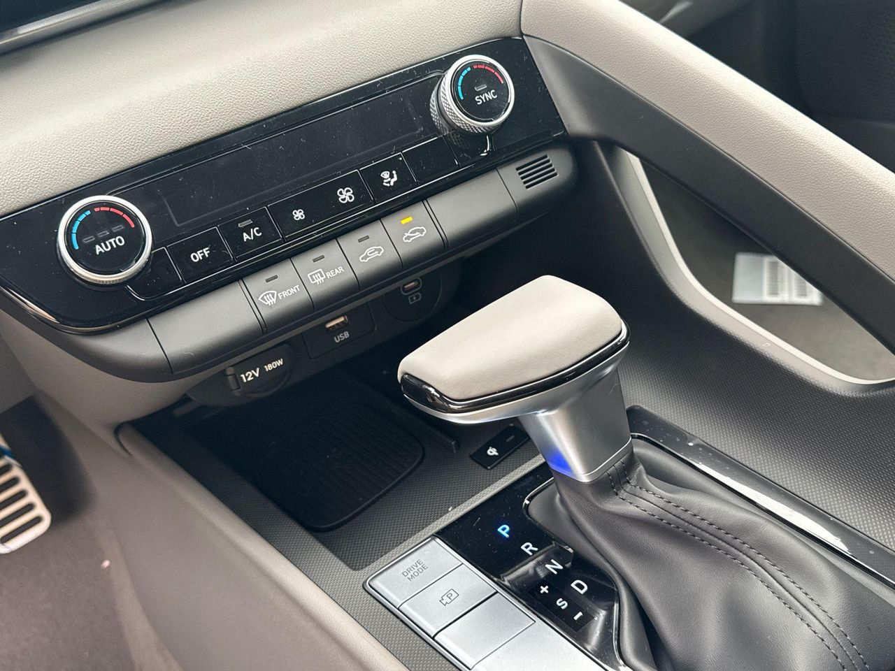 2025 Hyundai Elantra SEL Sport photo 25