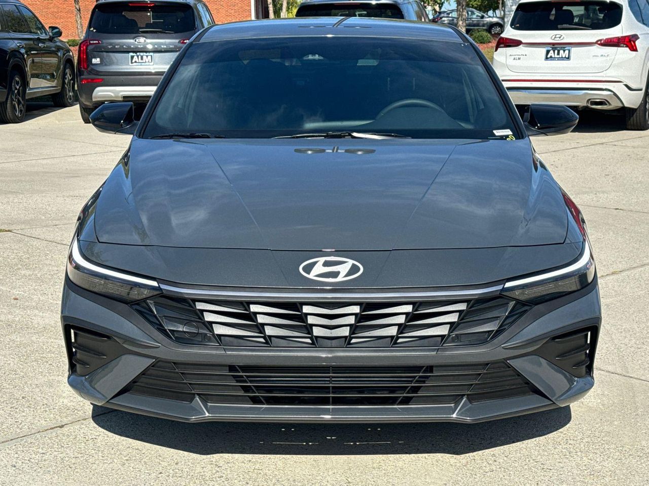 2025 Hyundai Elantra SEL Sport photo 2