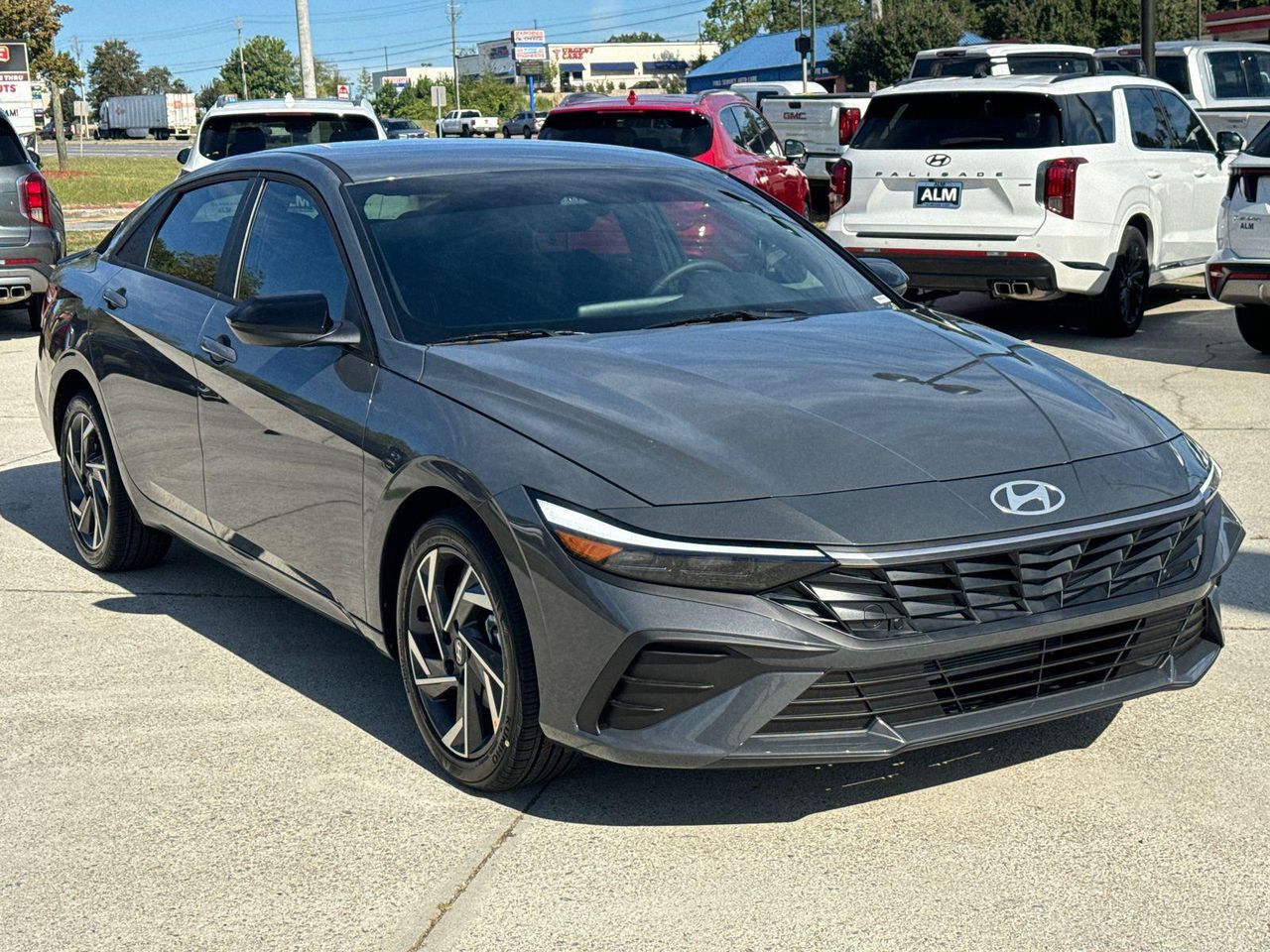 2025 Hyundai Elantra SEL Sport photo 3