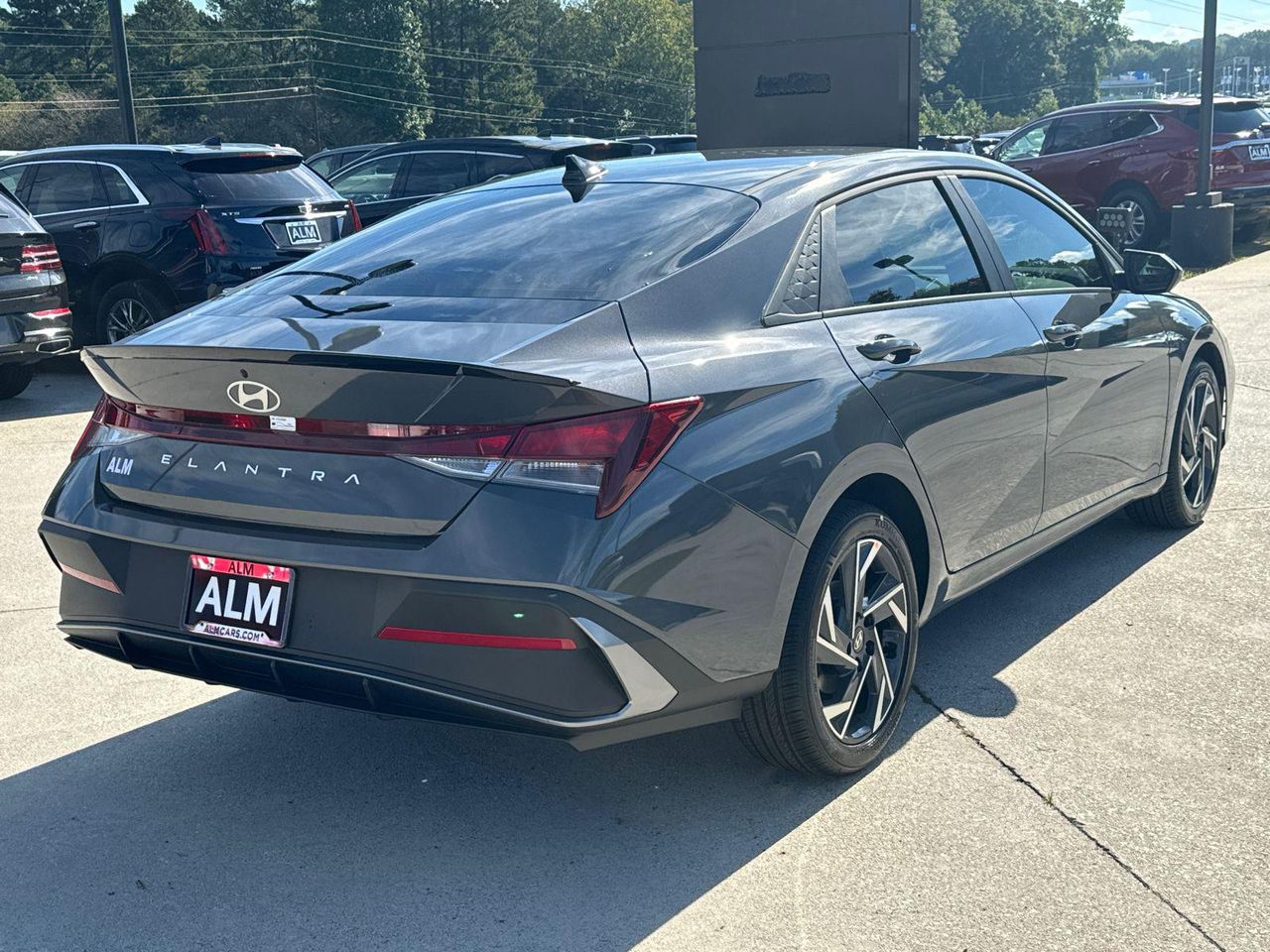 2025 Hyundai Elantra SEL Sport photo 5