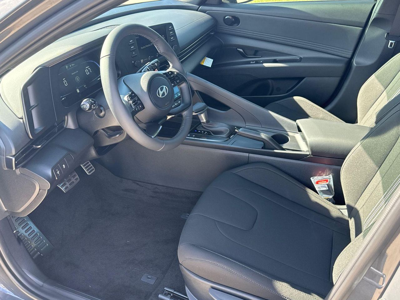 2025 Hyundai Elantra SEL Sport photo 9