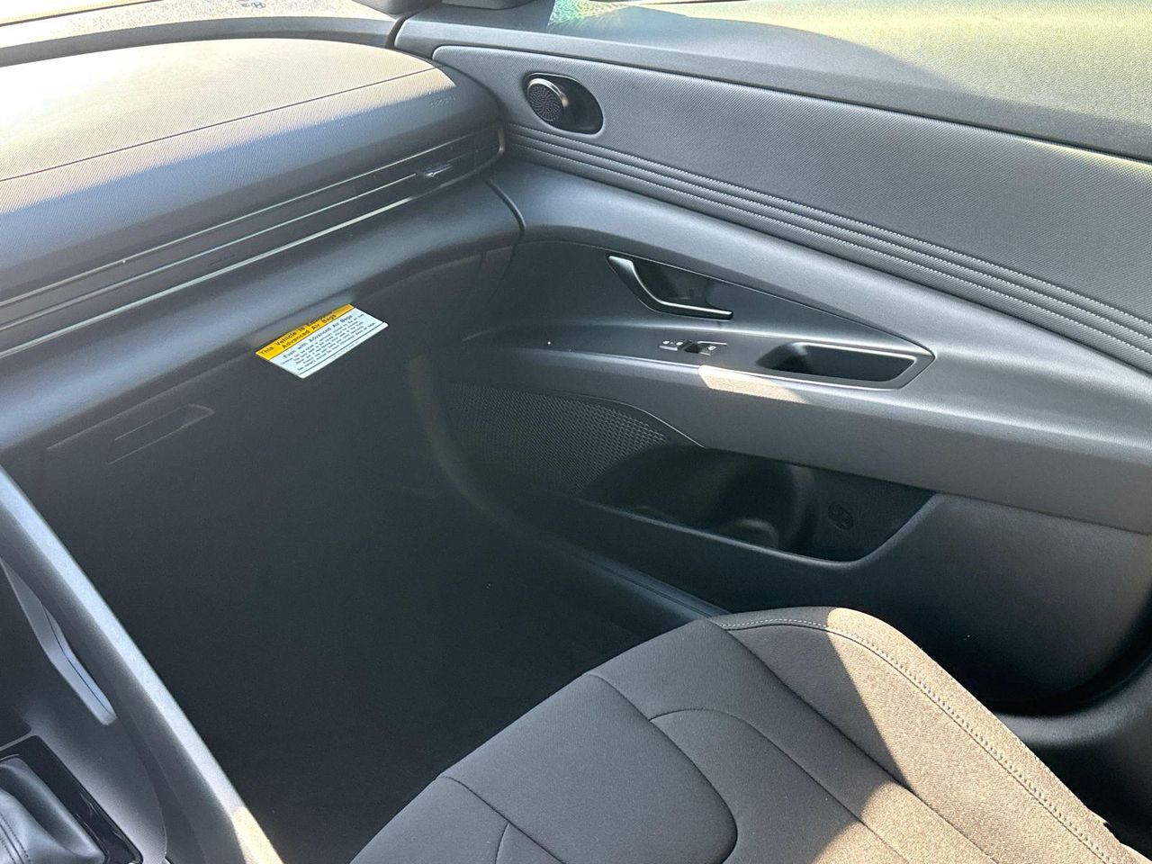 2025 Hyundai Elantra SEL Sport photo 22