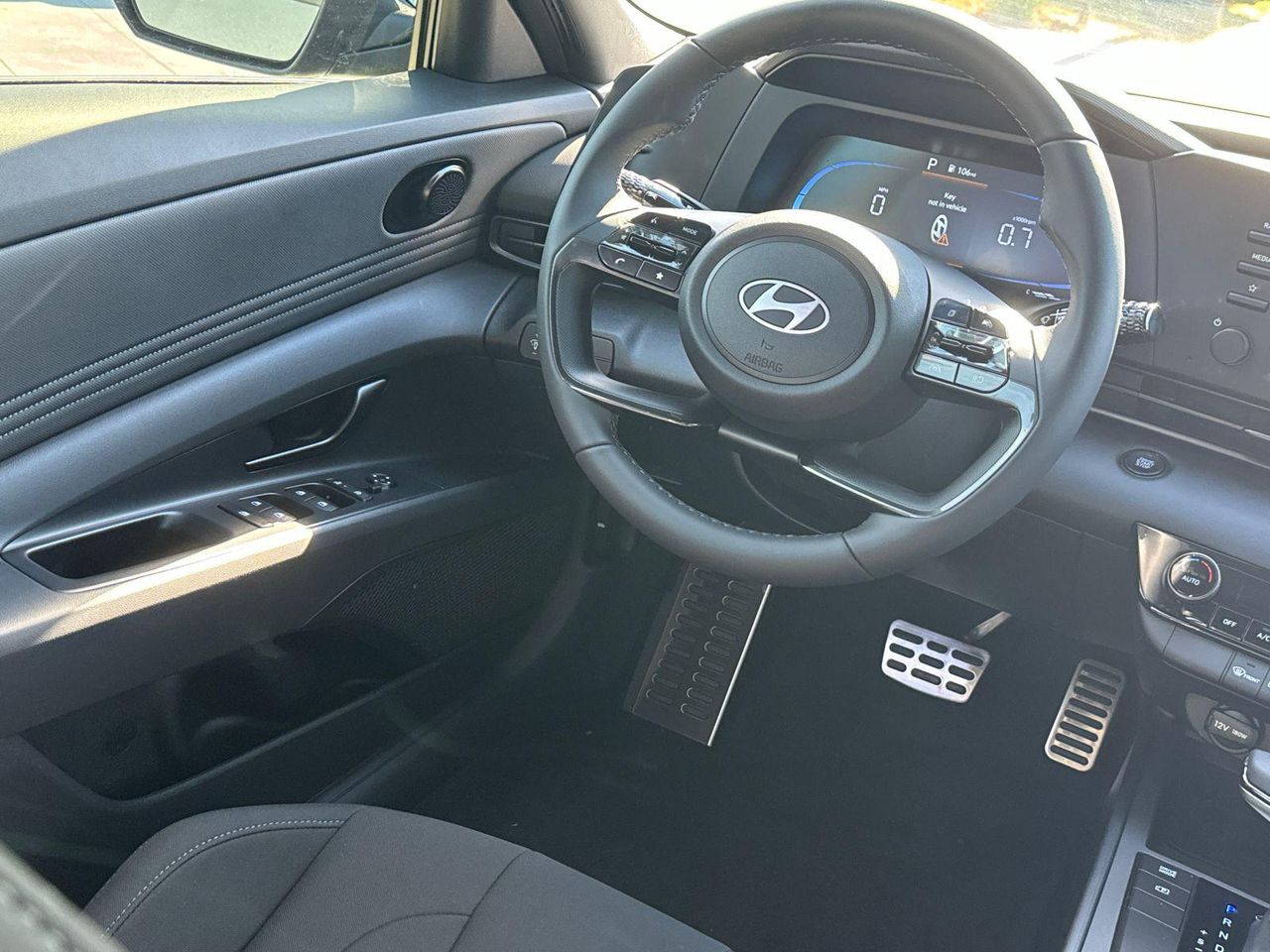 2025 Hyundai Elantra SEL Sport photo 24