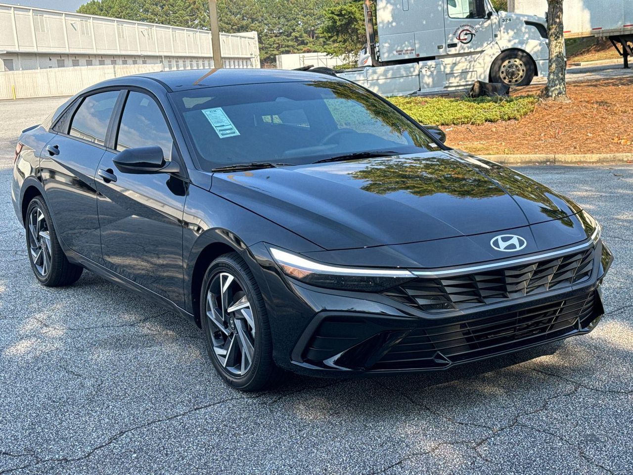 2025 Hyundai Elantra SEL Sport photo 3