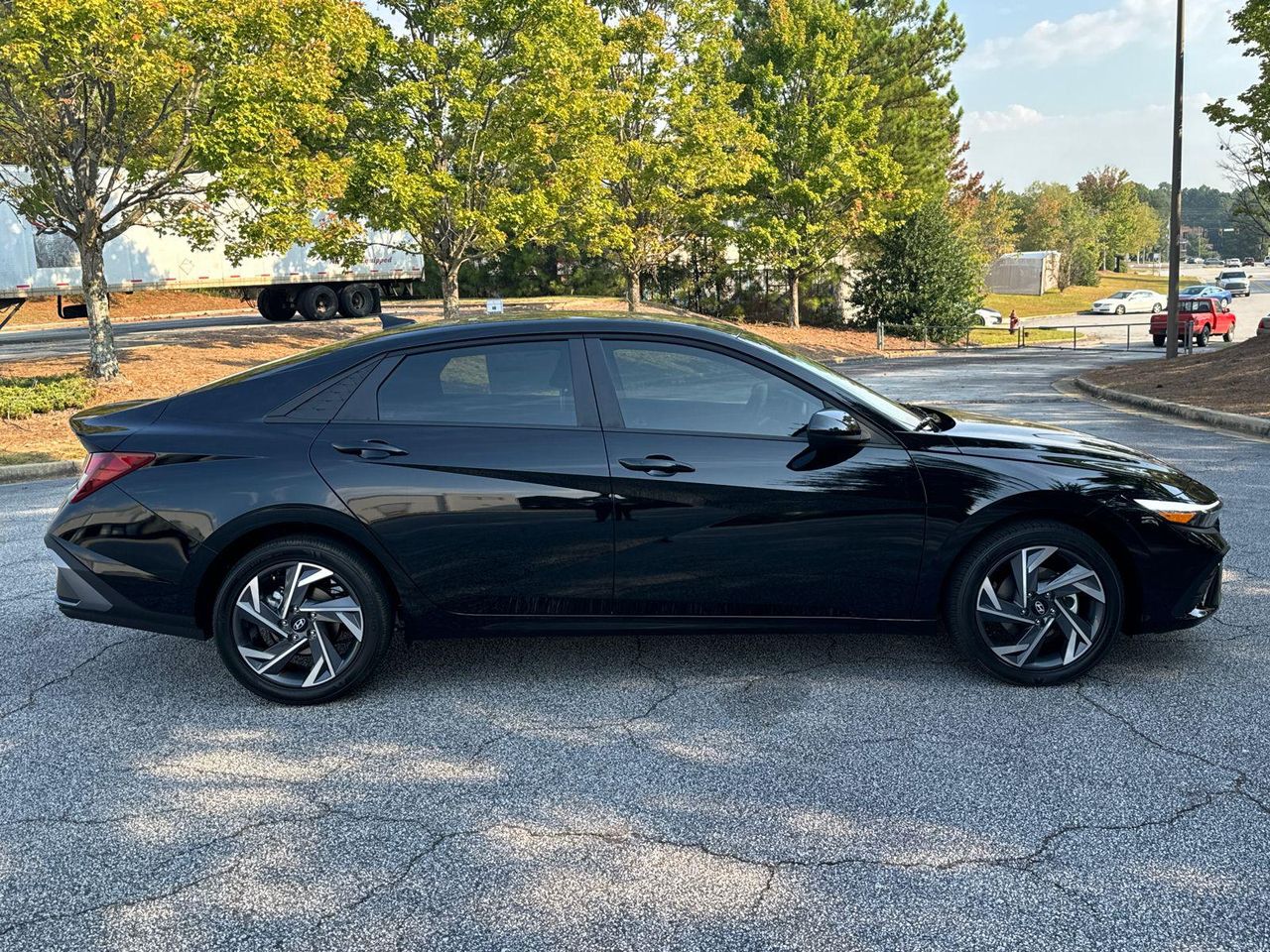 2025 Hyundai Elantra SEL Sport photo 4