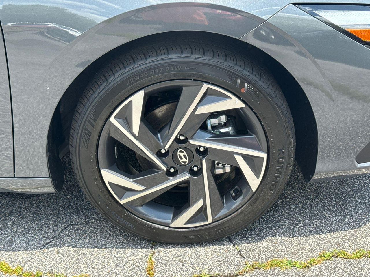 New 2025 Gray HYUNDAI SEL Sport image 13