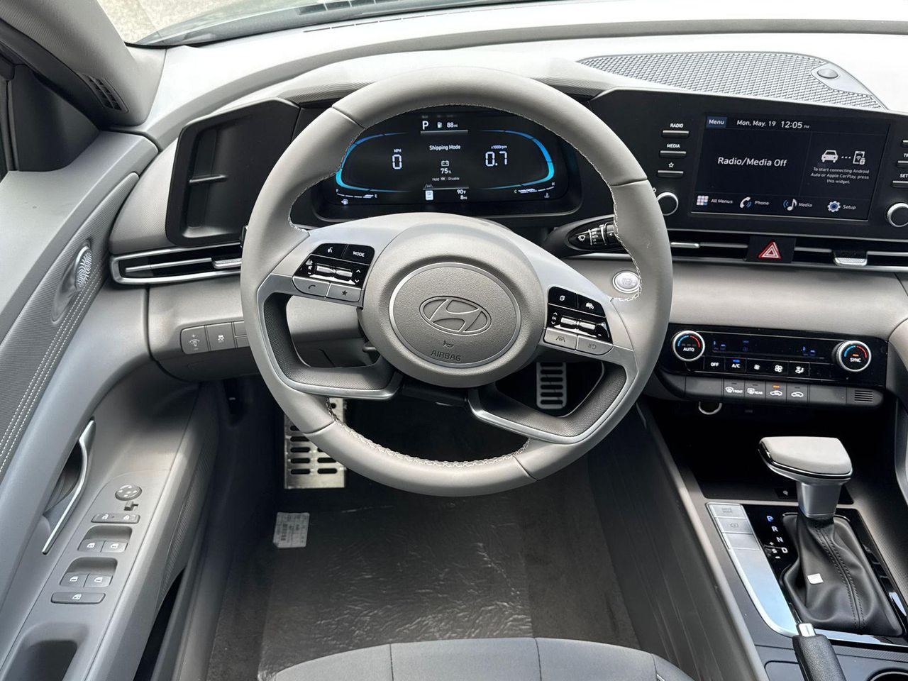 New 2025 Gray HYUNDAI SEL Sport image 23