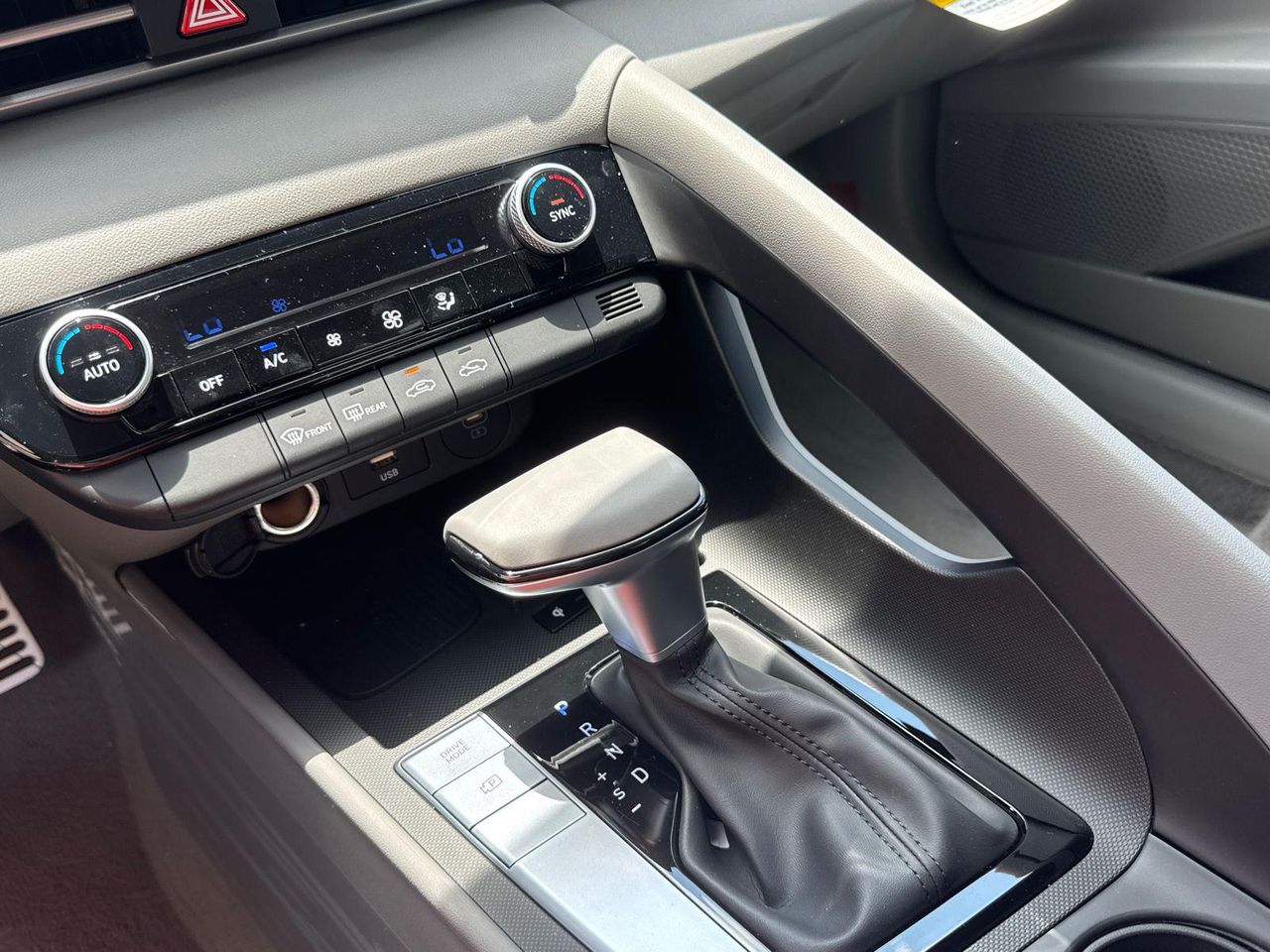 New 2025 Gray HYUNDAI SEL Sport image 29