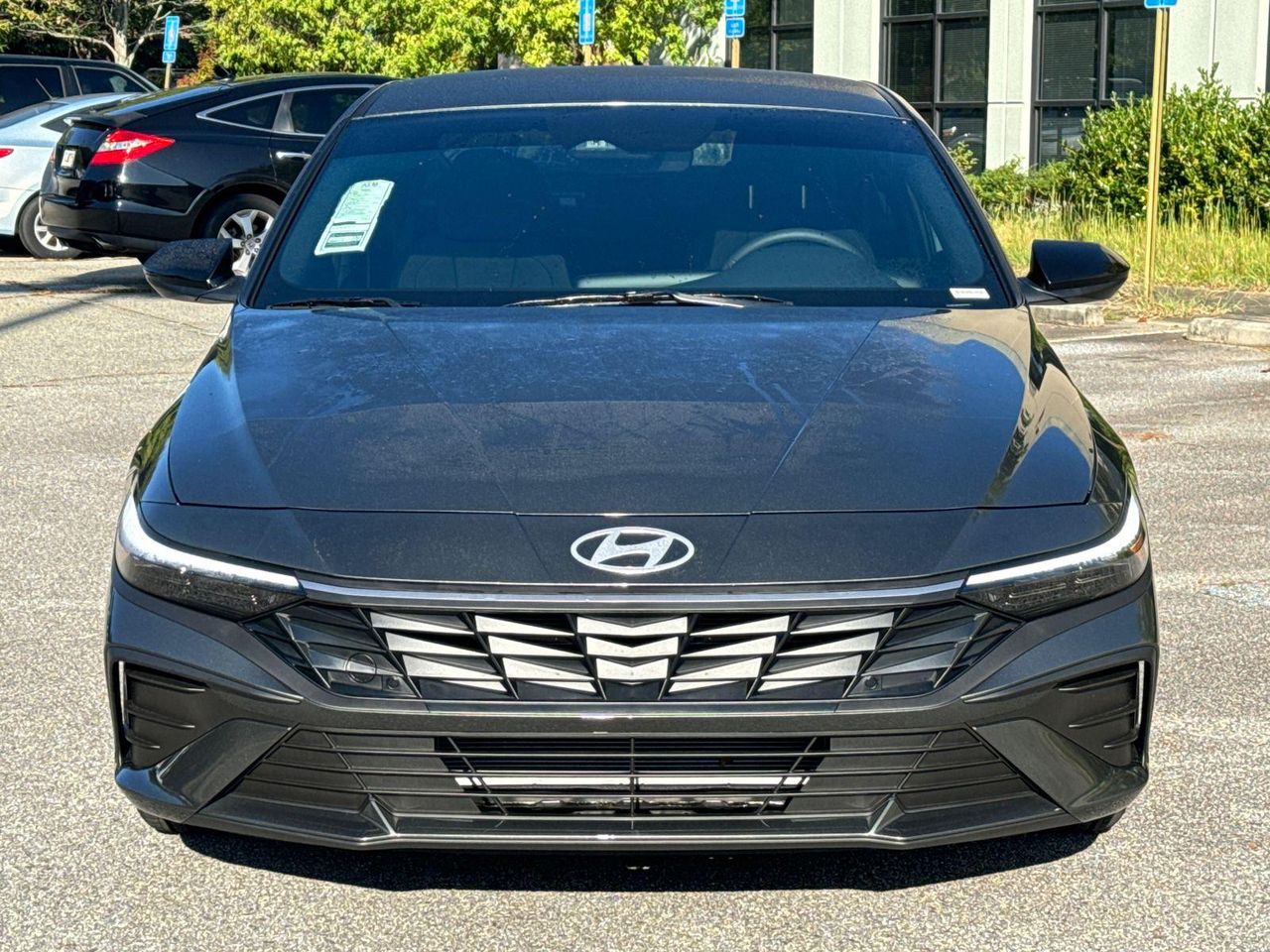 2025 Hyundai Elantra SEL Sport photo 2