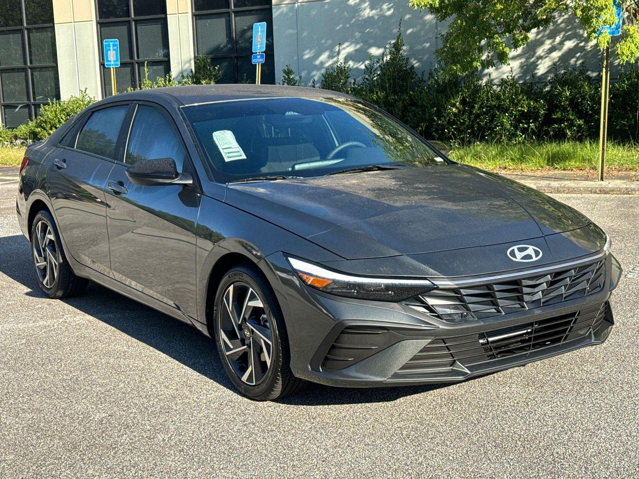 2025 Hyundai Elantra SEL Sport photo 3