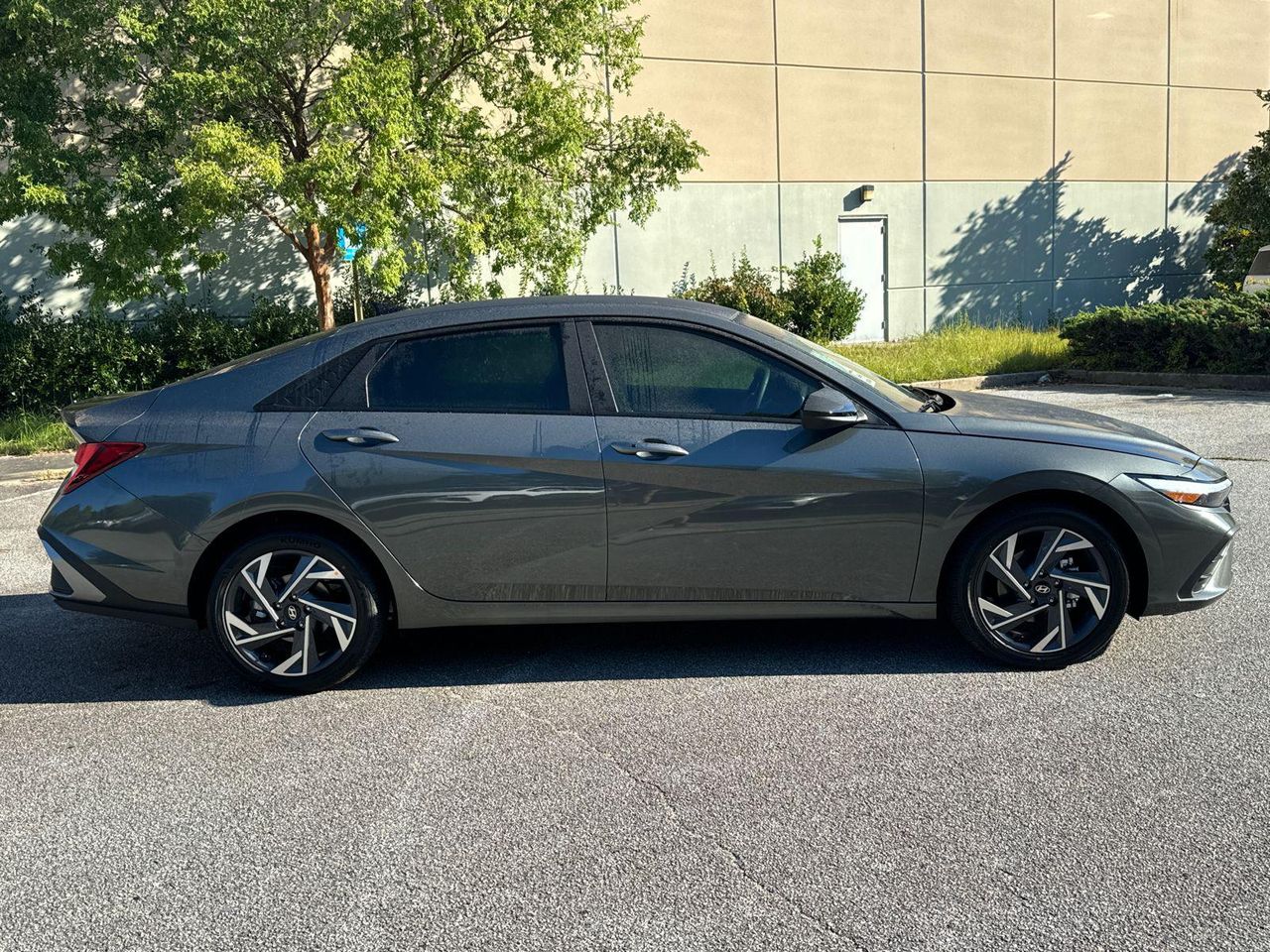 2025 Hyundai Elantra SEL Sport photo 4