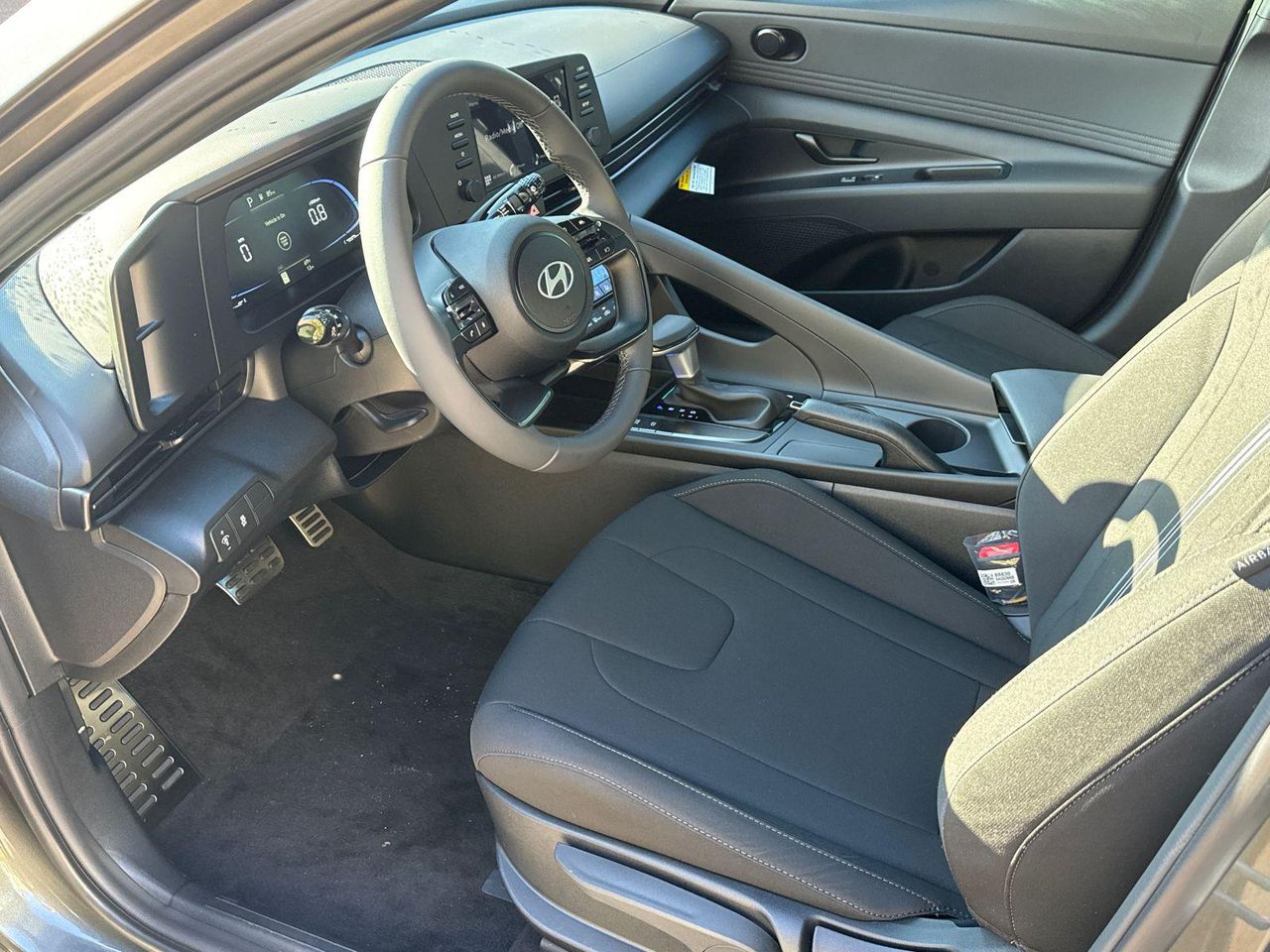 2025 Hyundai Elantra SEL Sport photo 9