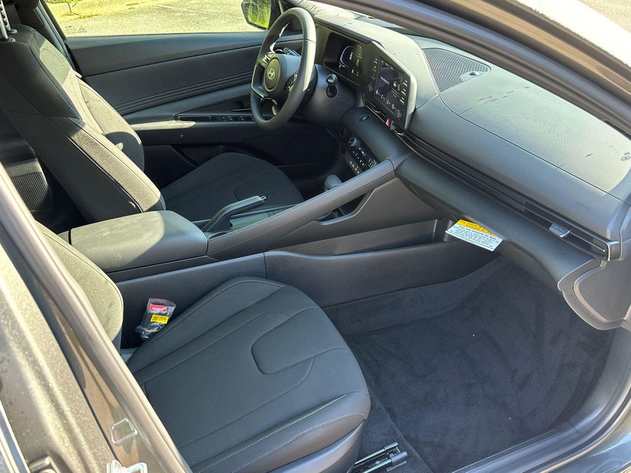 2025 Hyundai Elantra SEL Sport photo 13