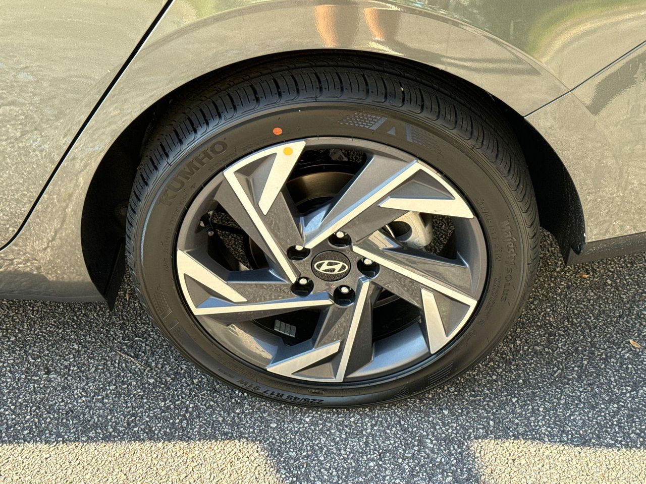 2025 Hyundai Elantra SEL Sport photo 19