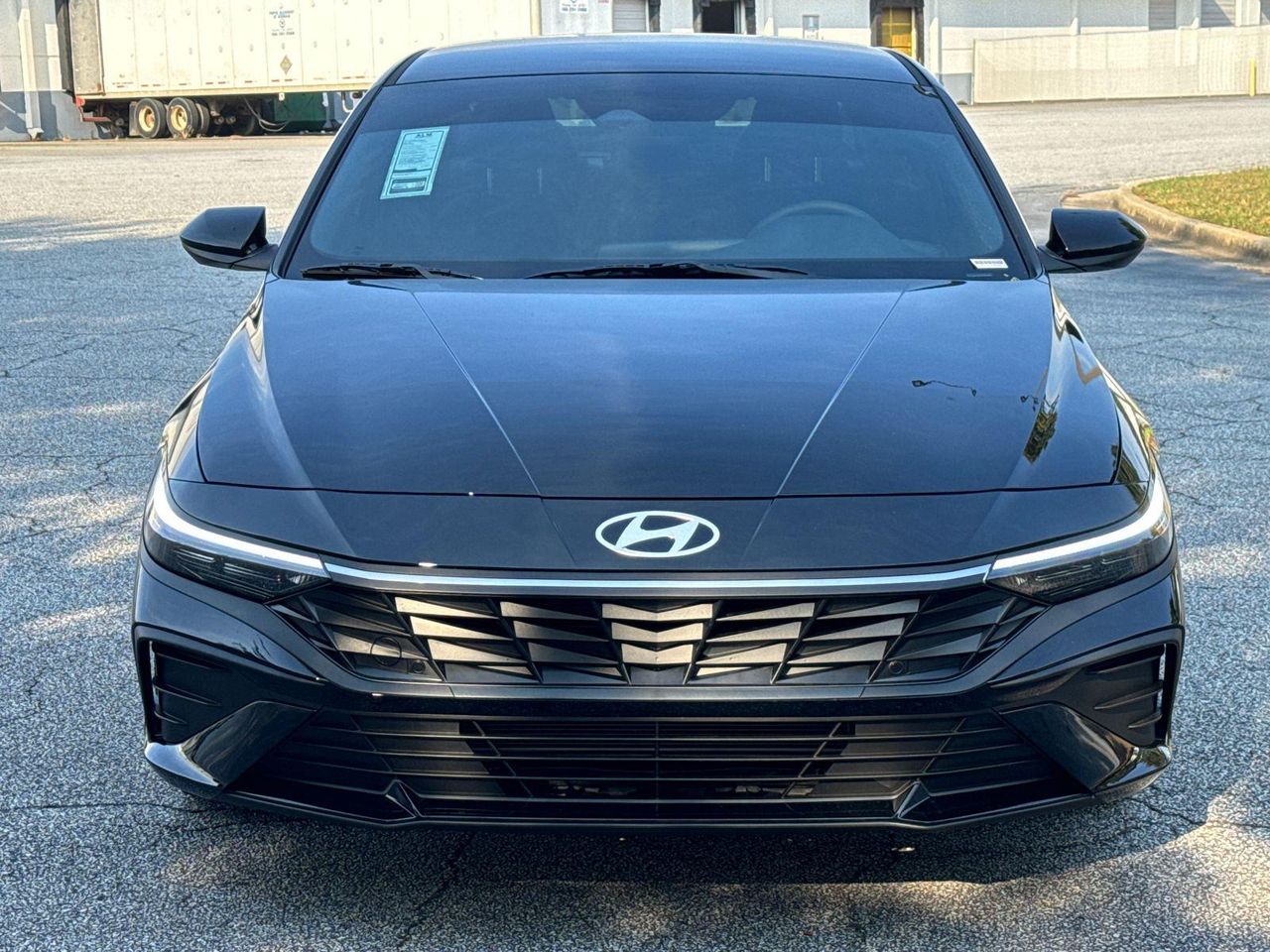 2025 Hyundai Elantra SEL Sport photo 2