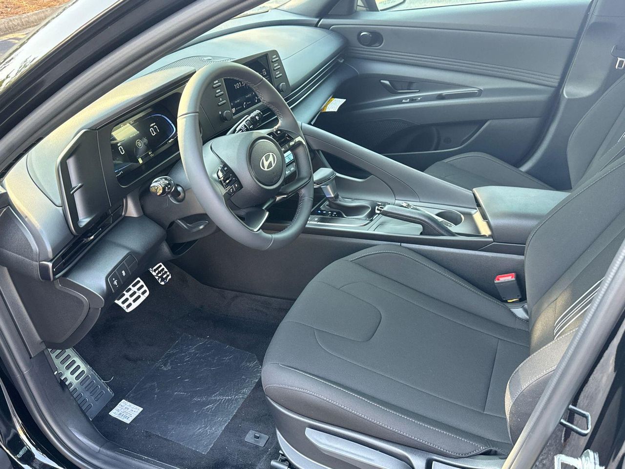 2025 Hyundai Elantra SEL Sport photo 9