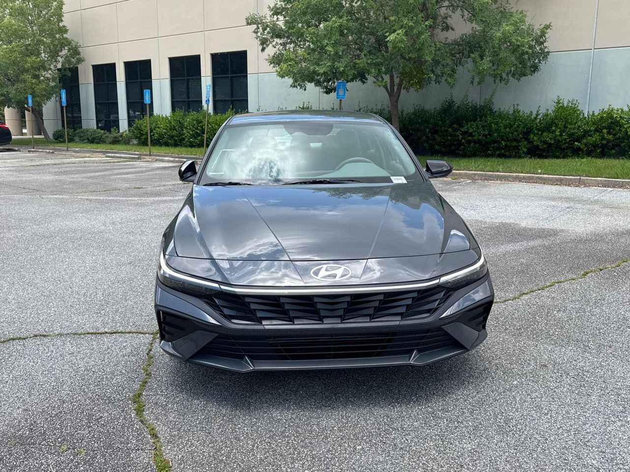 2025 Hyundai Elantra SEL Sport photo 2
