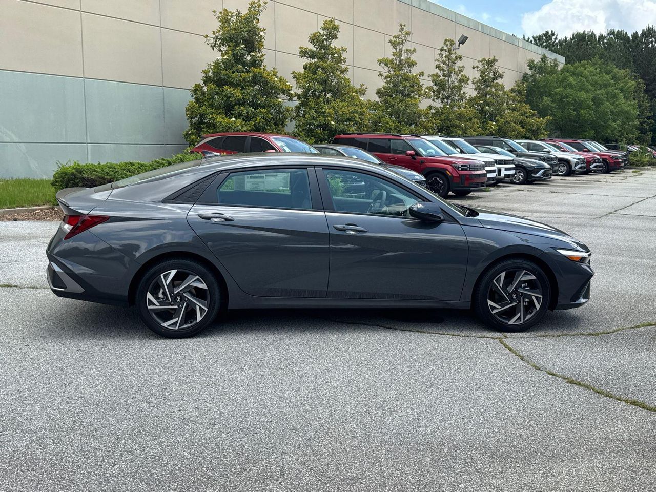 2025 Hyundai Elantra SEL Sport photo 4