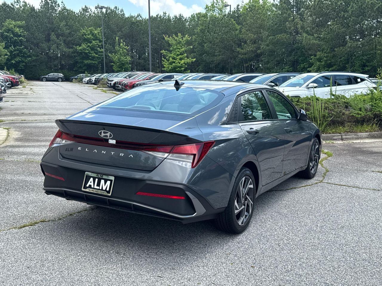 2025 Hyundai Elantra SEL Sport photo 5