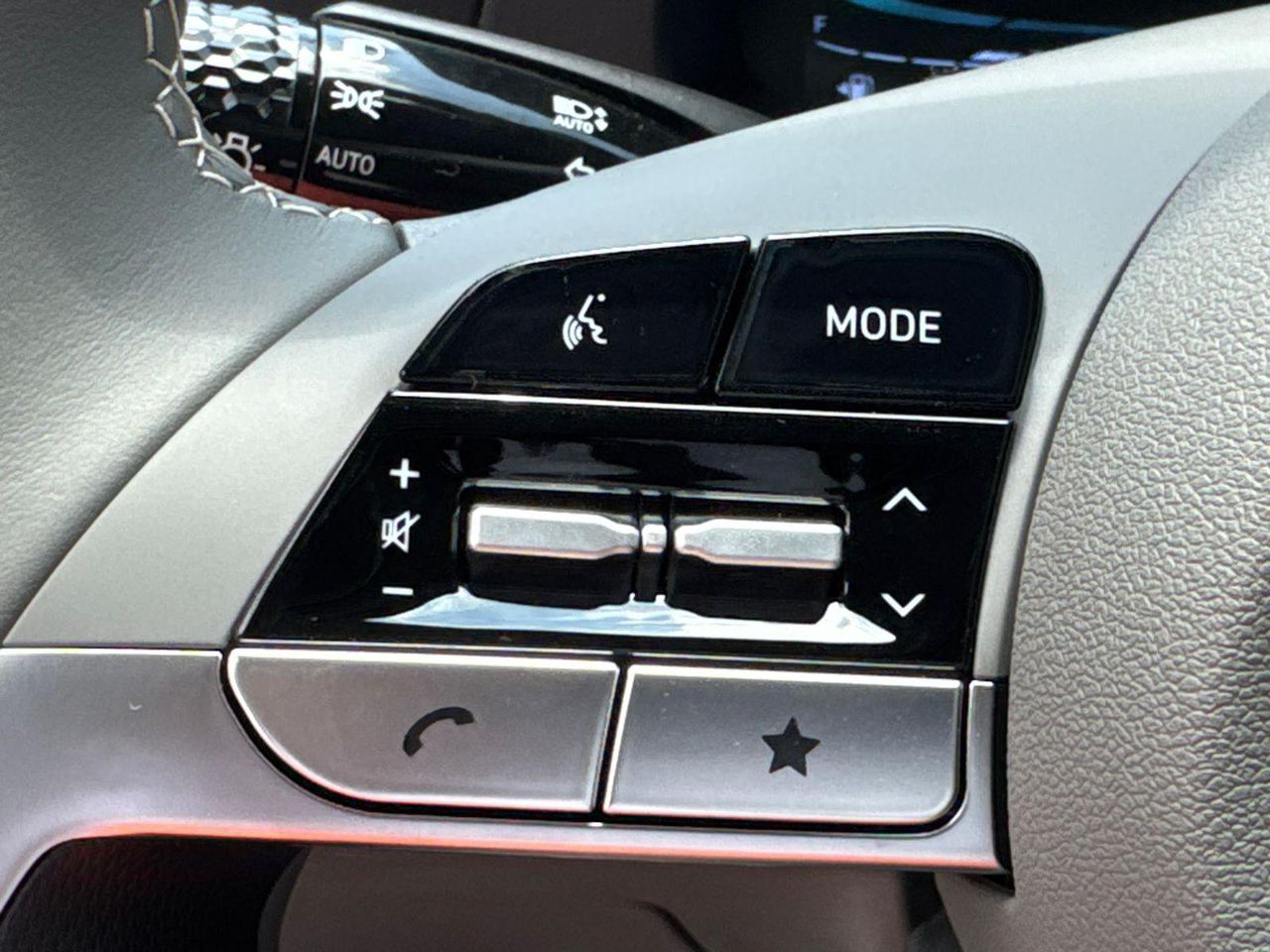 2025 Hyundai Elantra SEL Sport photo 24