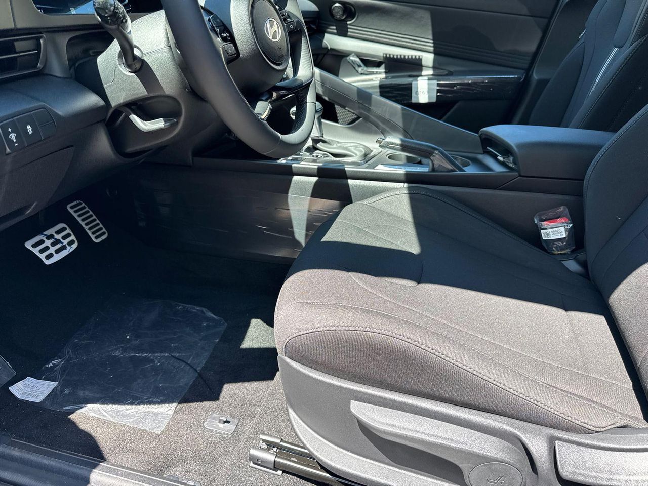 2025 Hyundai Elantra SEL Sport photo 9
