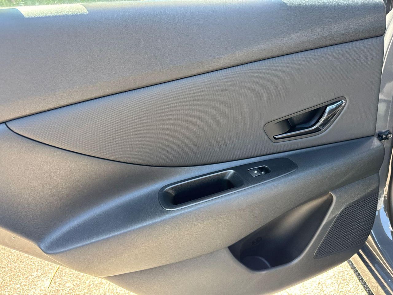 2025 Hyundai Elantra SEL Sport photo 20