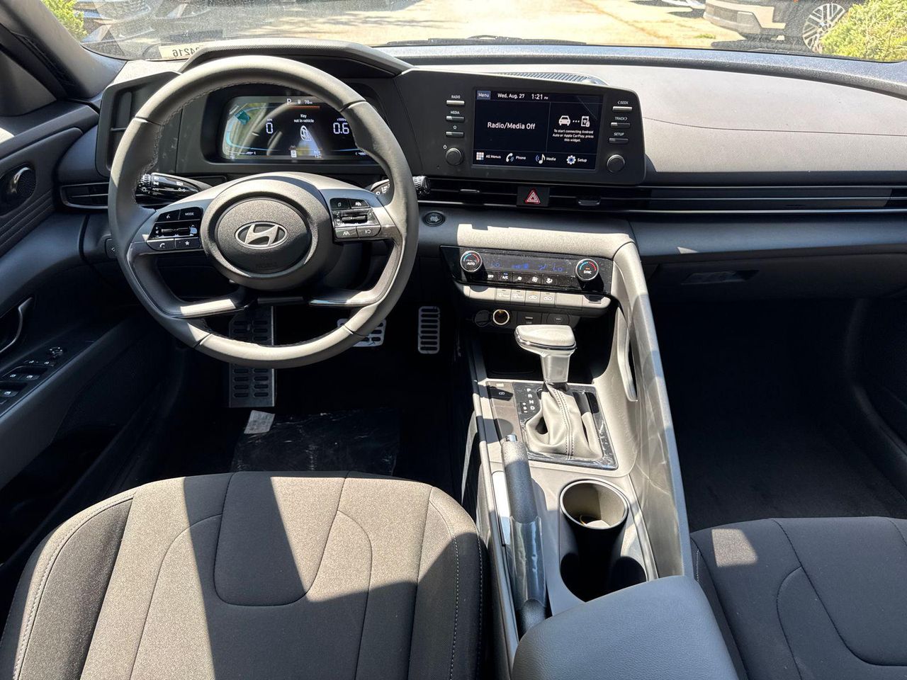 2025 Hyundai Elantra SEL Sport photo 21