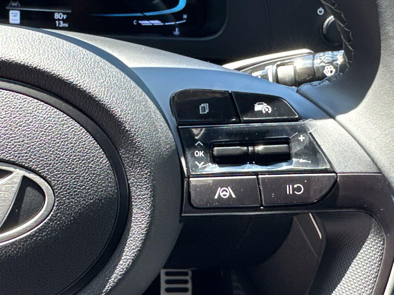 2025 Hyundai Elantra SEL Sport photo 24