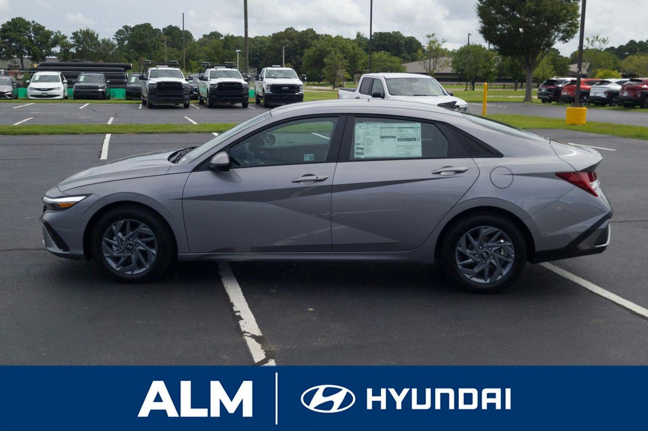 2025 Hyundai Elantra Hybrid Blue photo 4