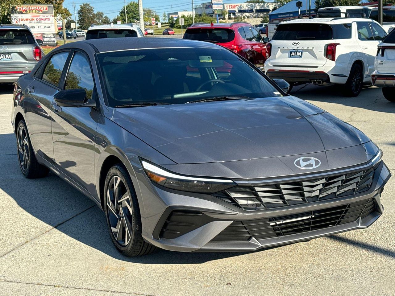 2025 Hyundai Elantra SEL Sport photo 3