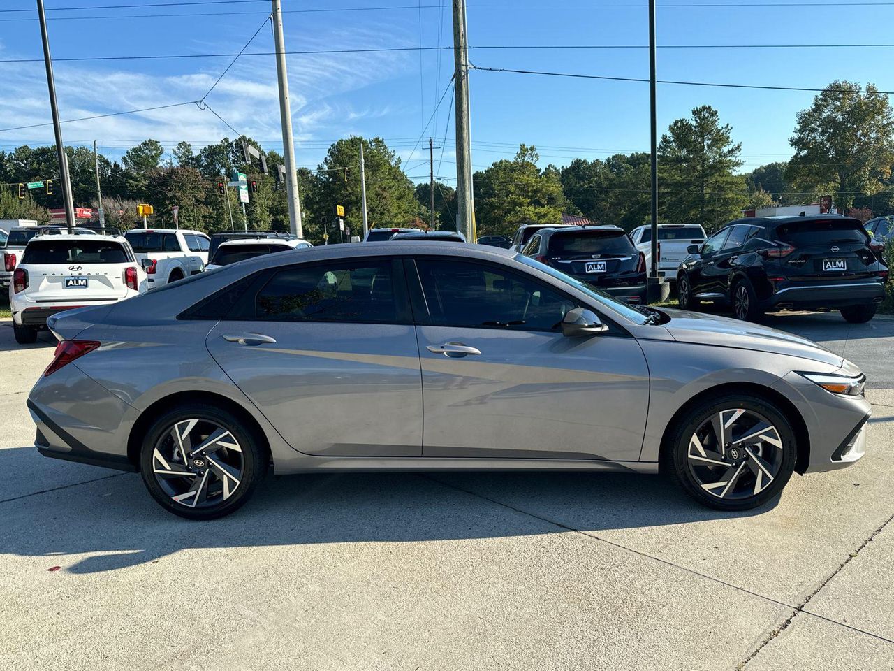 2025 Hyundai Elantra SEL Sport photo 4