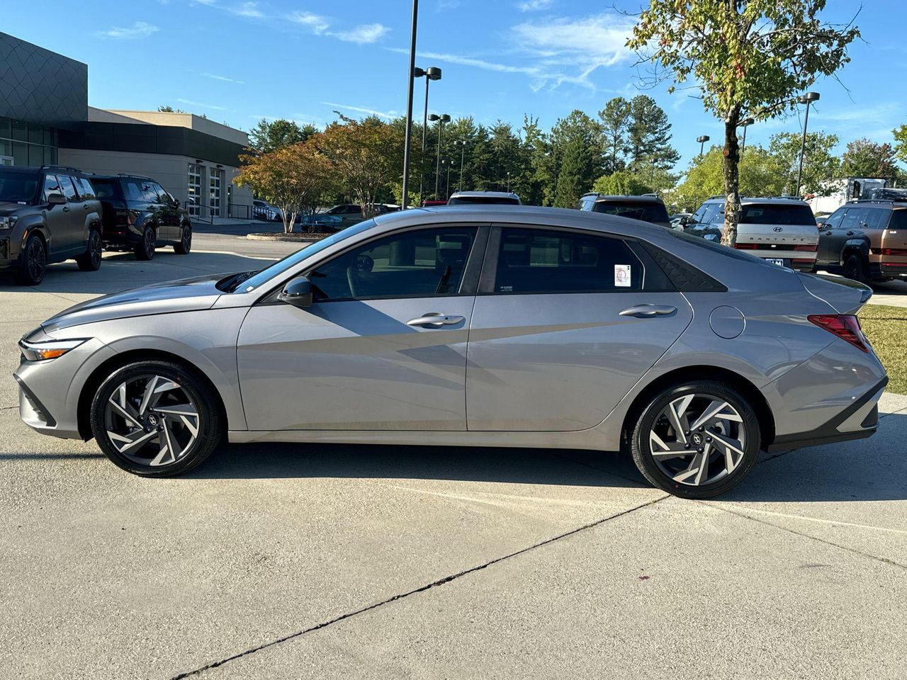 2025 Hyundai Elantra SEL Sport photo 8