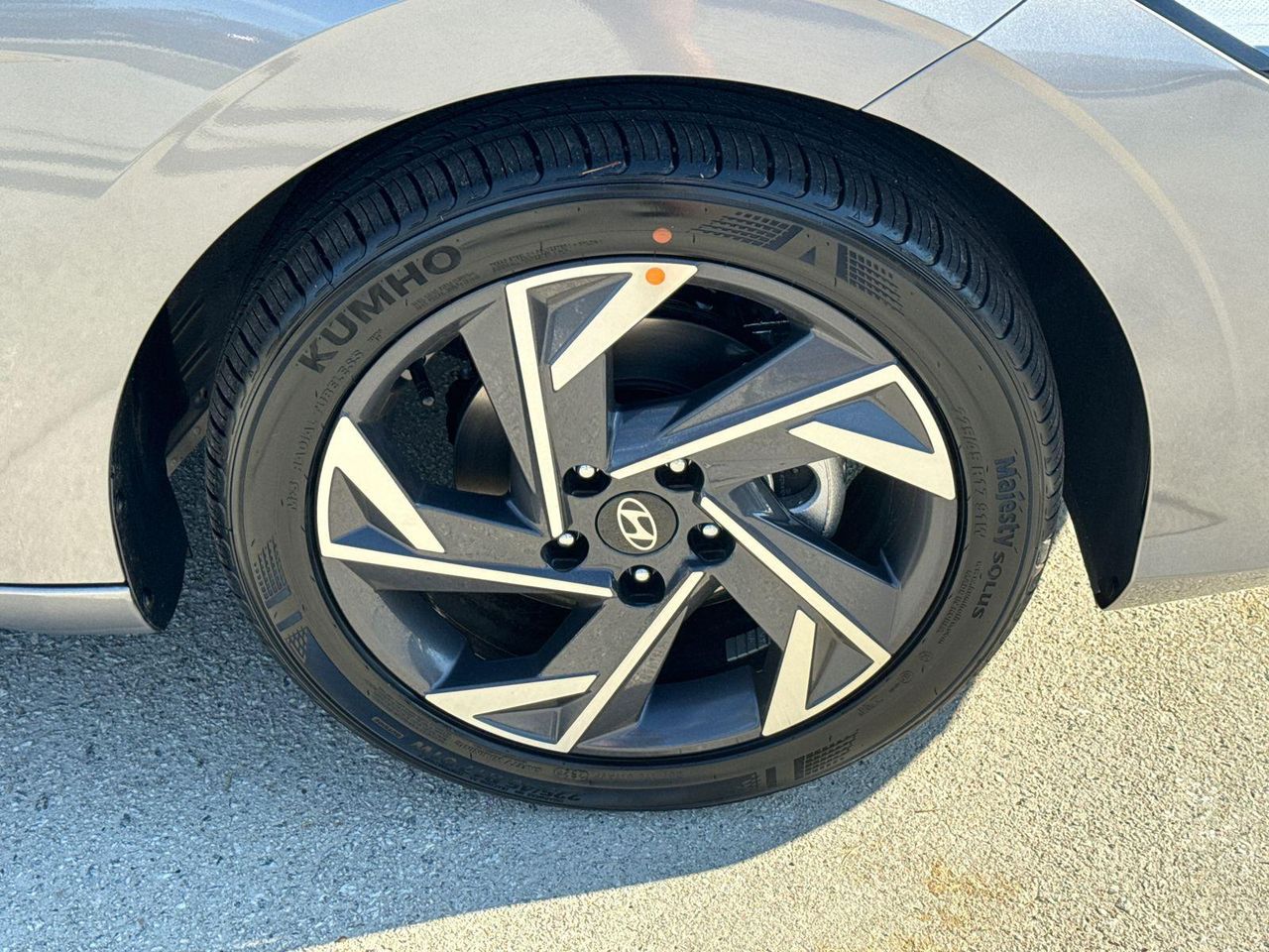 2025 Hyundai Elantra SEL Sport photo 12