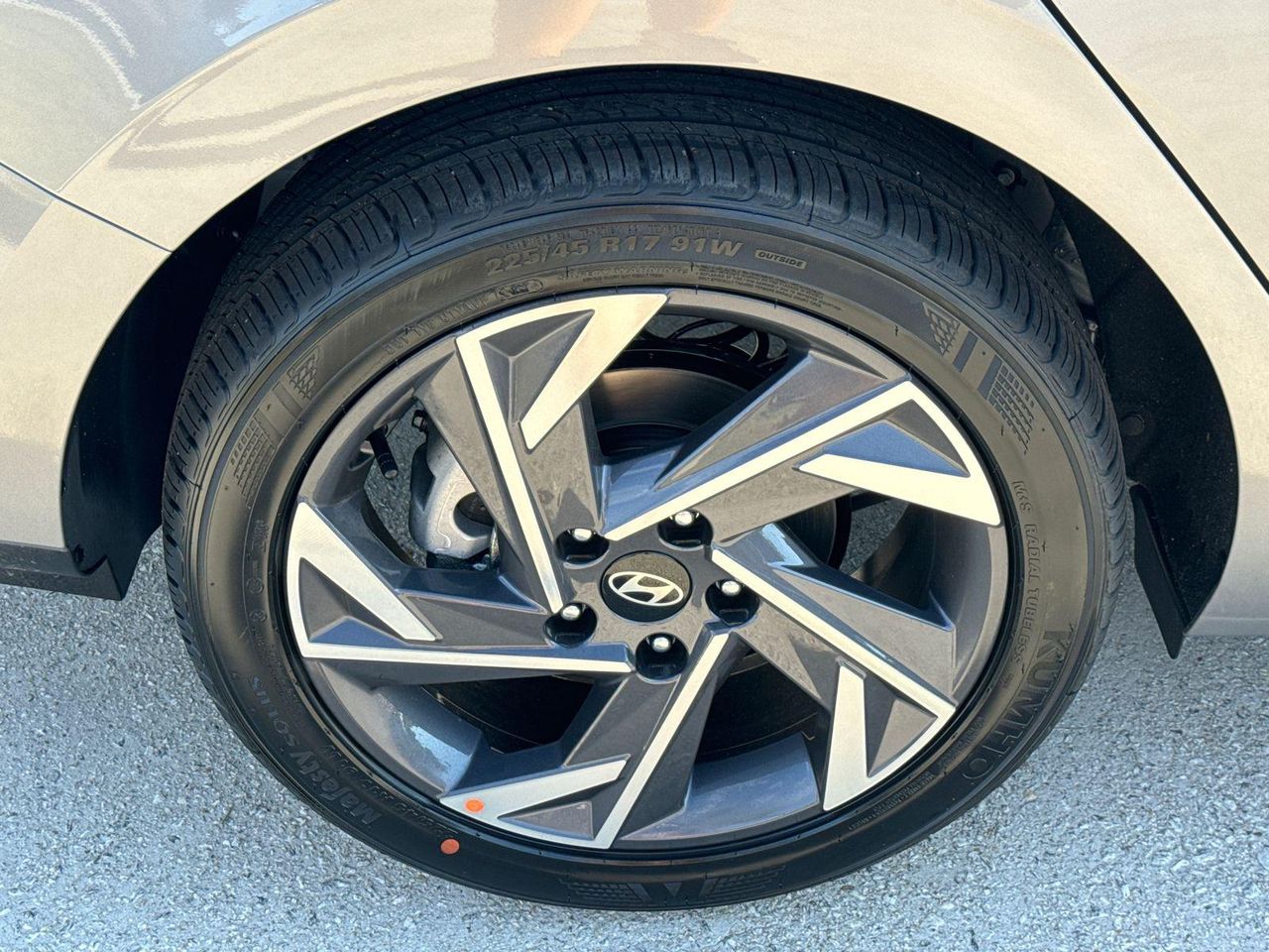 2025 Hyundai Elantra SEL Sport photo 17