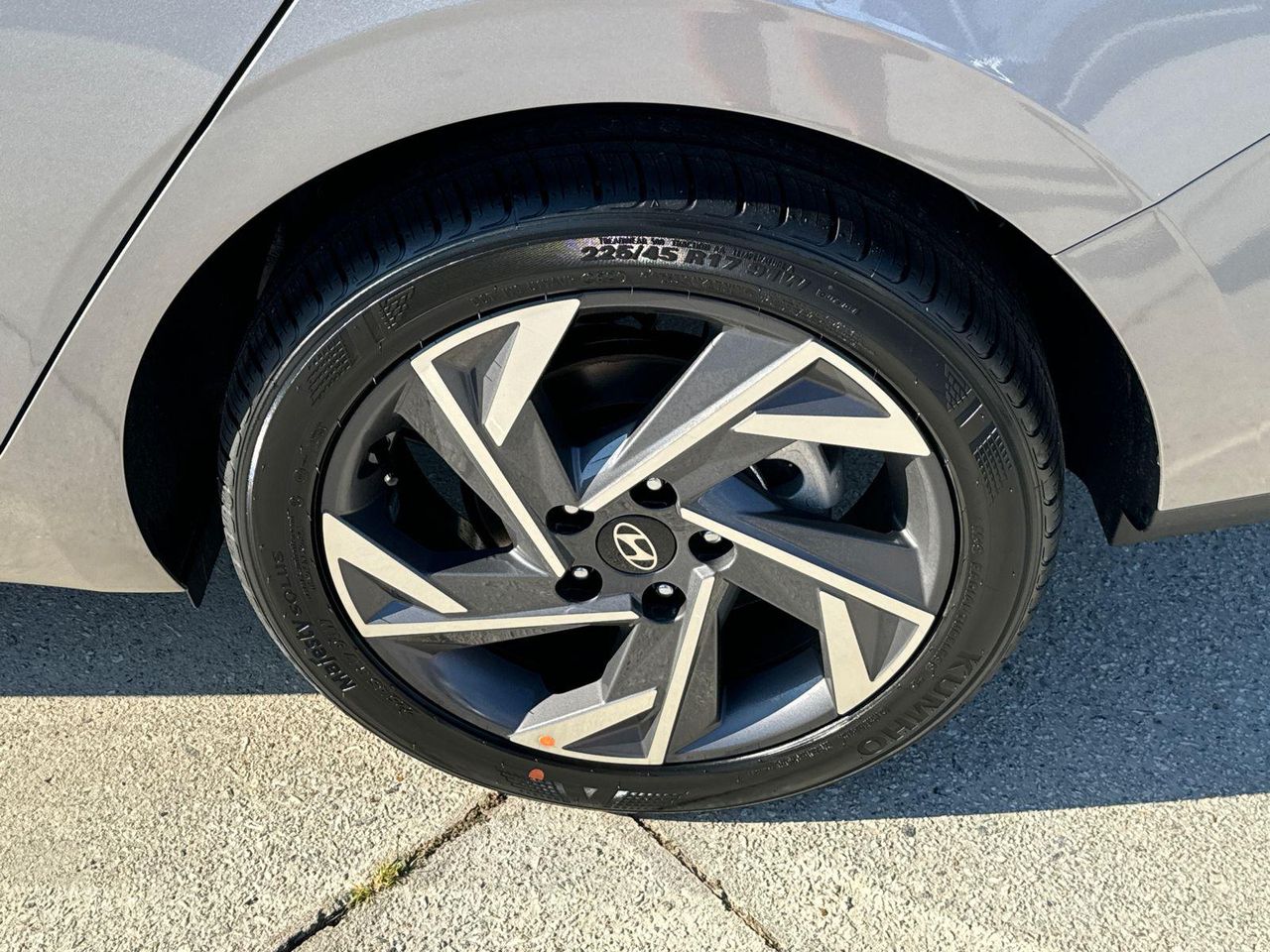2025 Hyundai Elantra SEL Sport photo 19