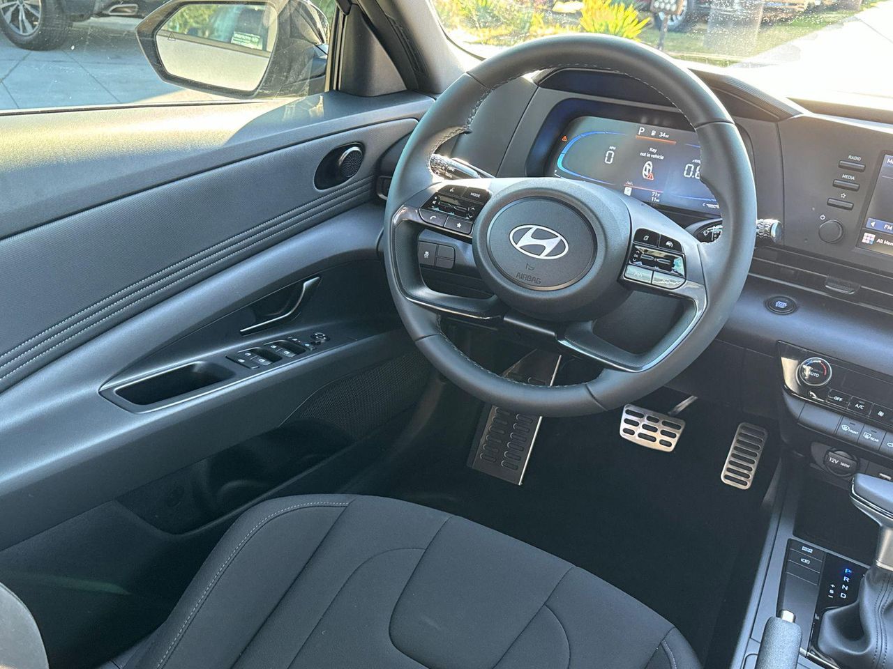2025 Hyundai Elantra SEL Sport photo 24
