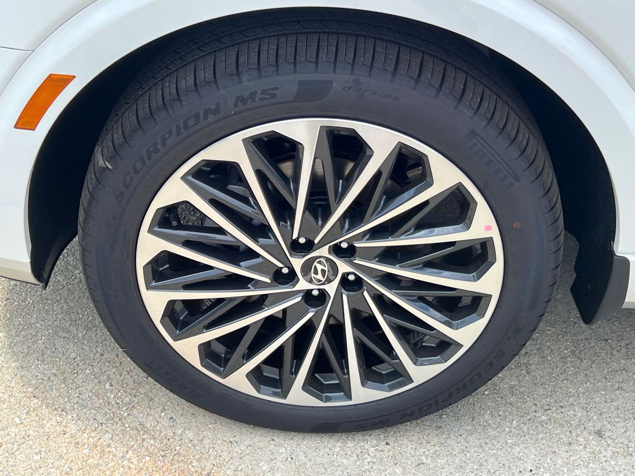 New 2026 White HYUNDAI Calligraphy FWD image 13