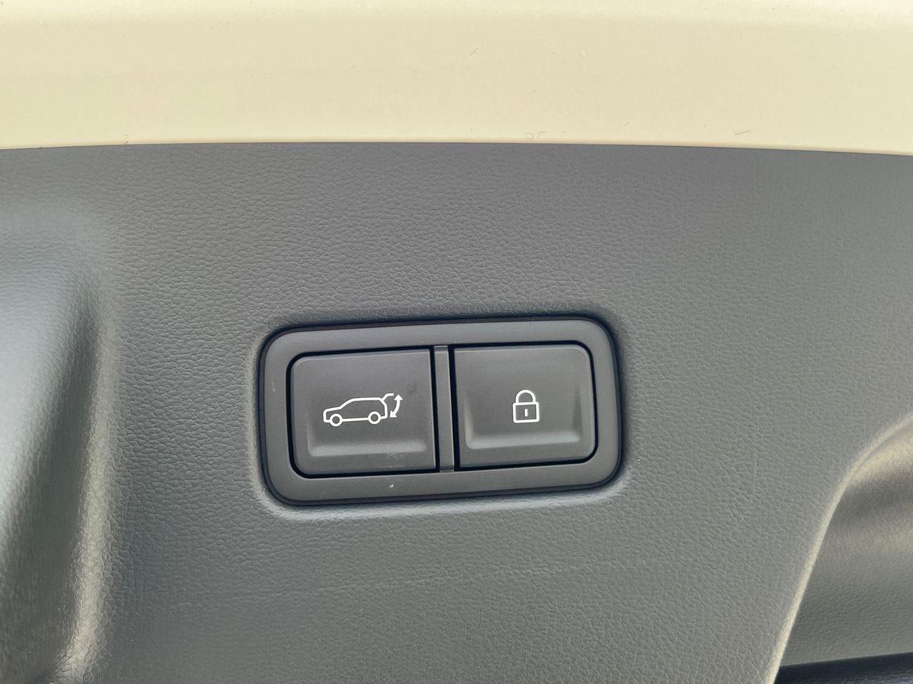 New 2026 White HYUNDAI Calligraphy FWD image 15