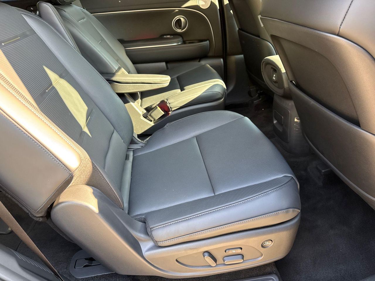 New 2026 Abyss Black HYUNDAI Calligraphy FWD image 16